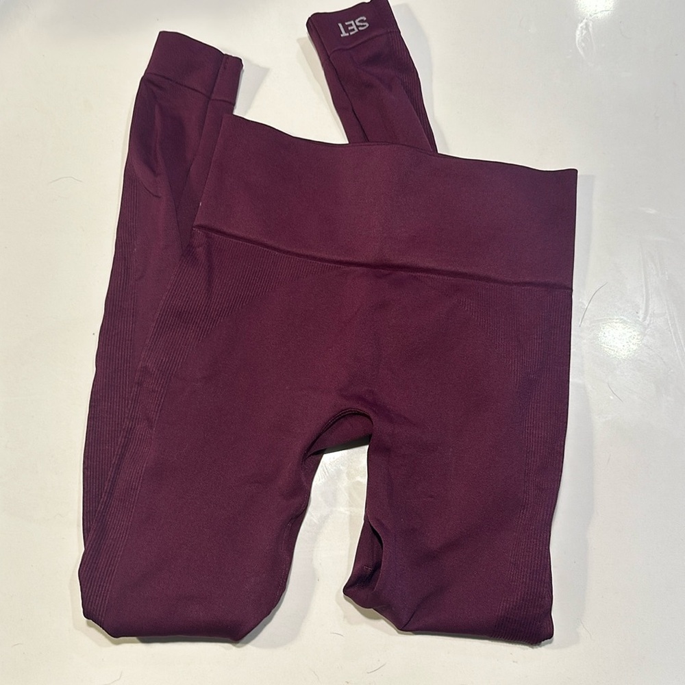 Set active Sculptflex leggings plum color
Size xs
New never worn without tags